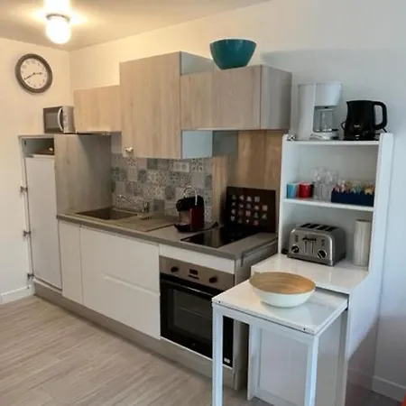 La Garrigue, Au Milieu Des Pins Maritimes... * كوسيك